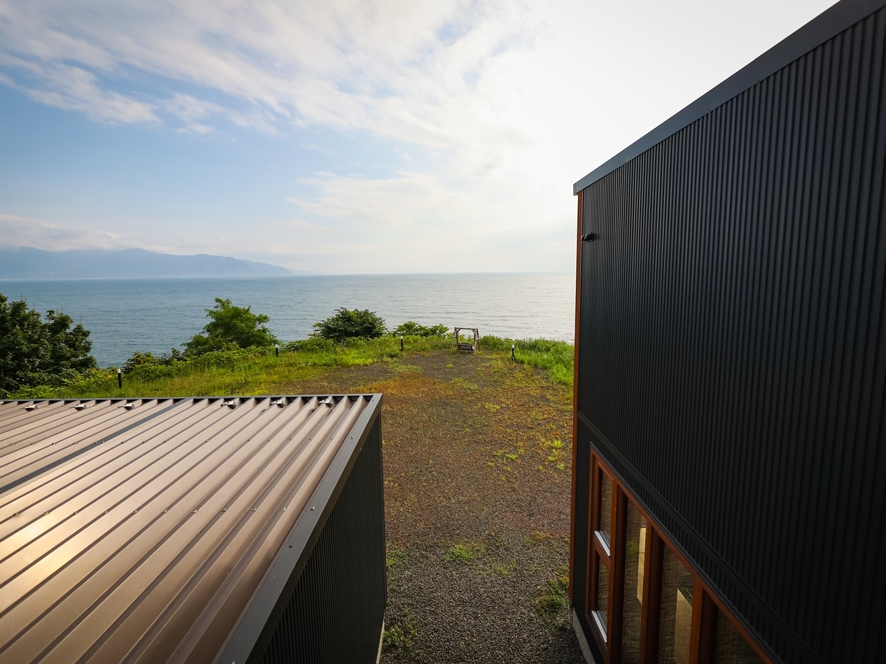 目の前には果てしなく広がる水平線が見えます