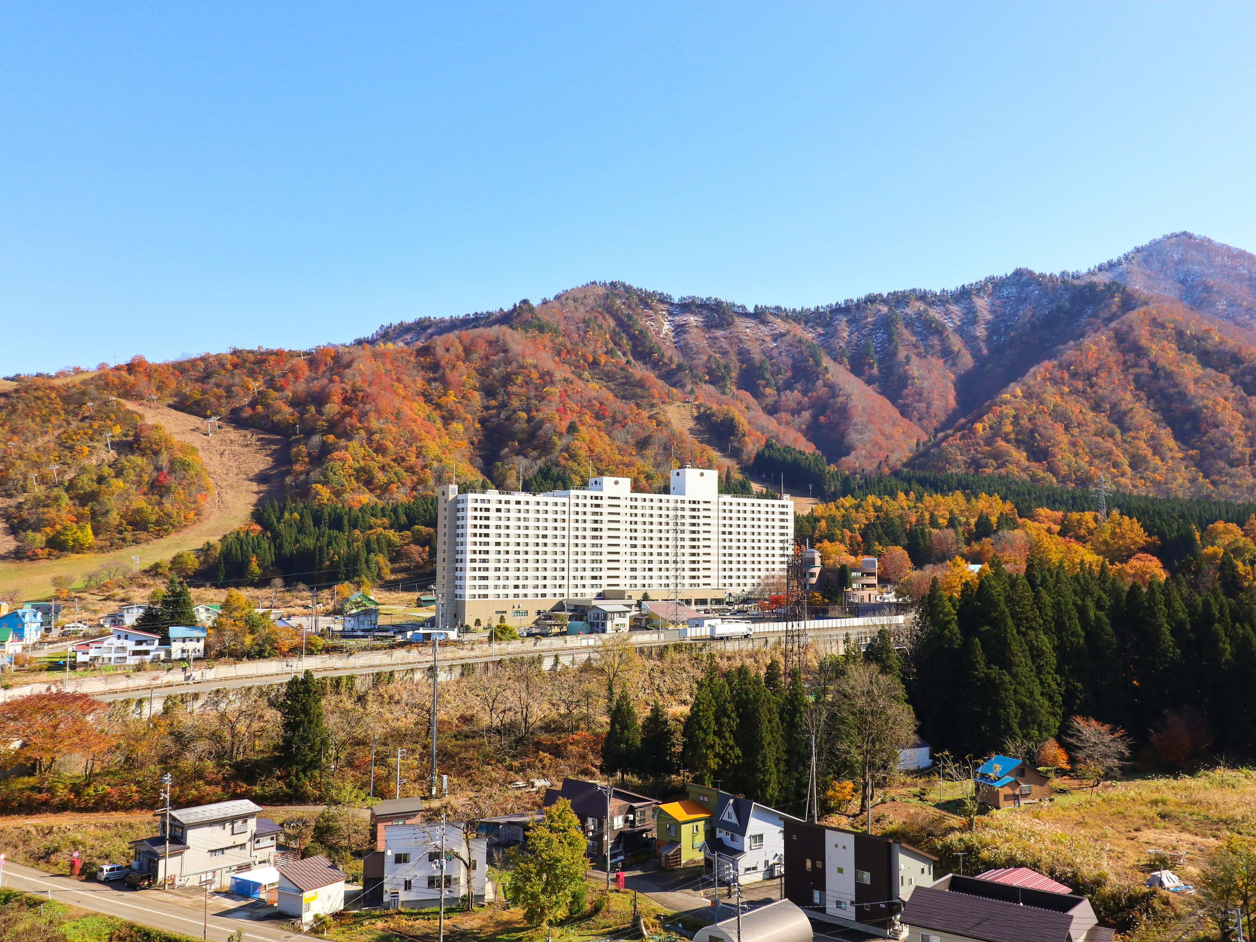 ホテル外観　秋