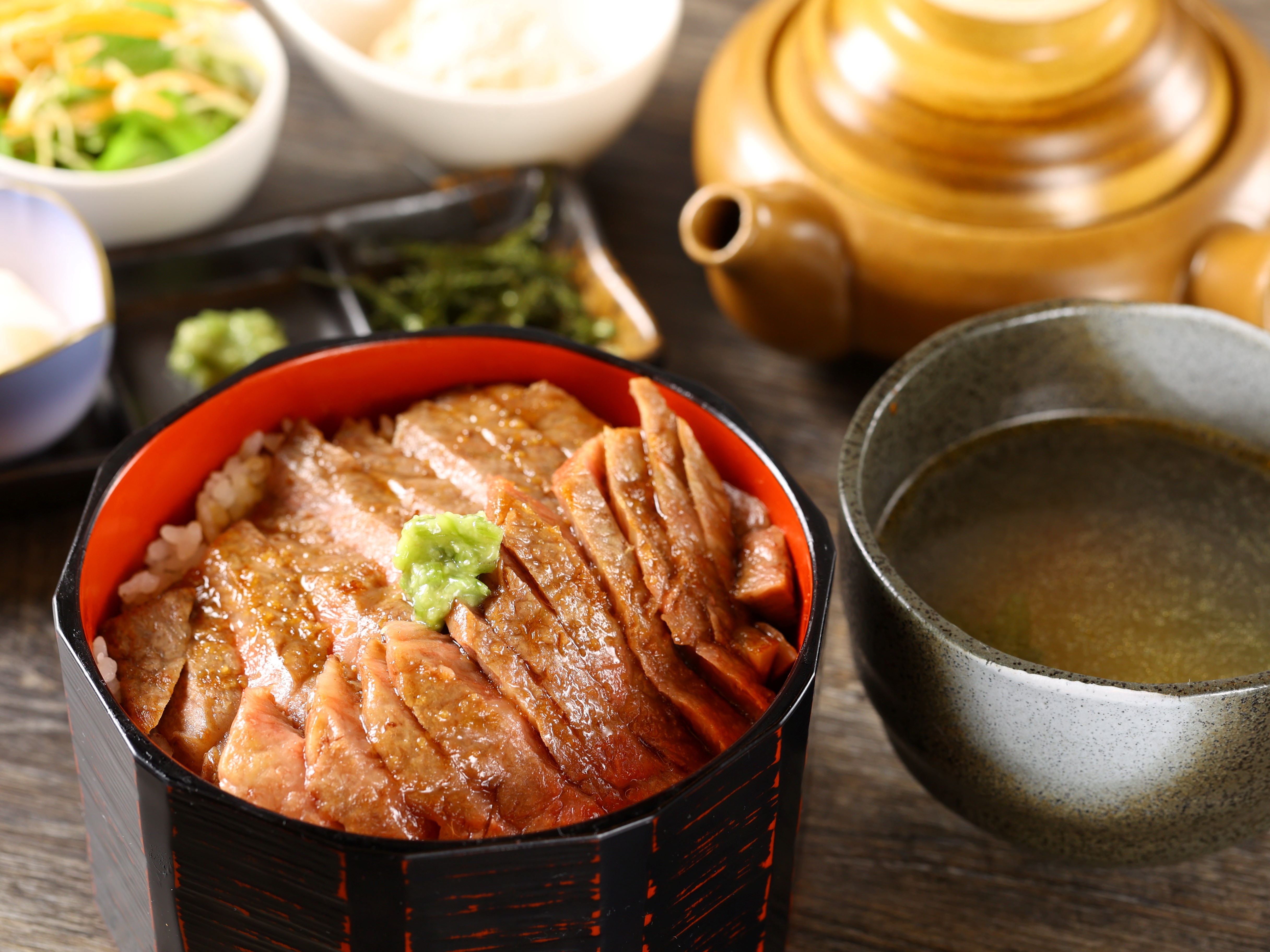 信州牛 特選ひつまぶし御膳。贅沢に信州牛をお楽しみください
