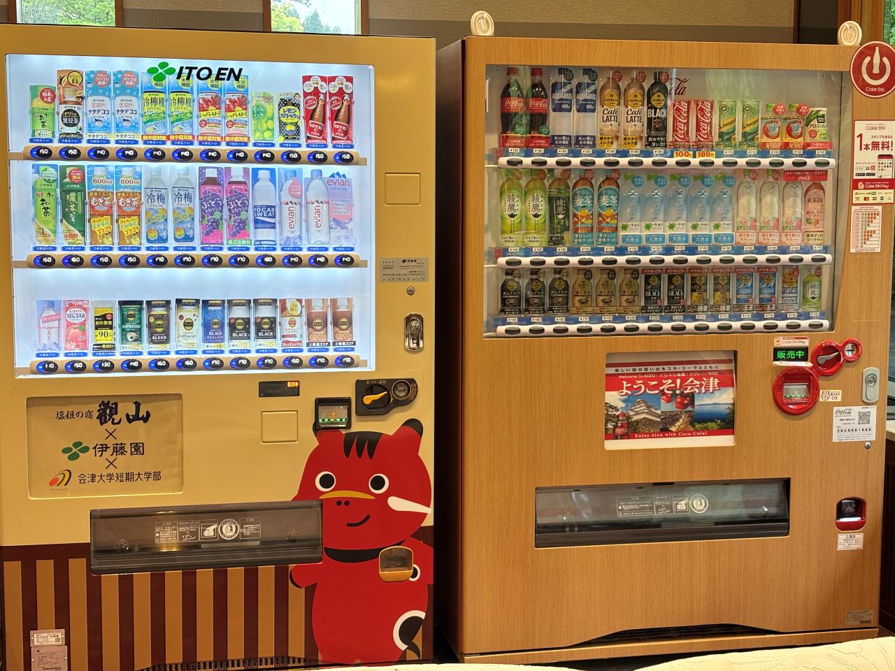 自動販売機　ロビーにございます。