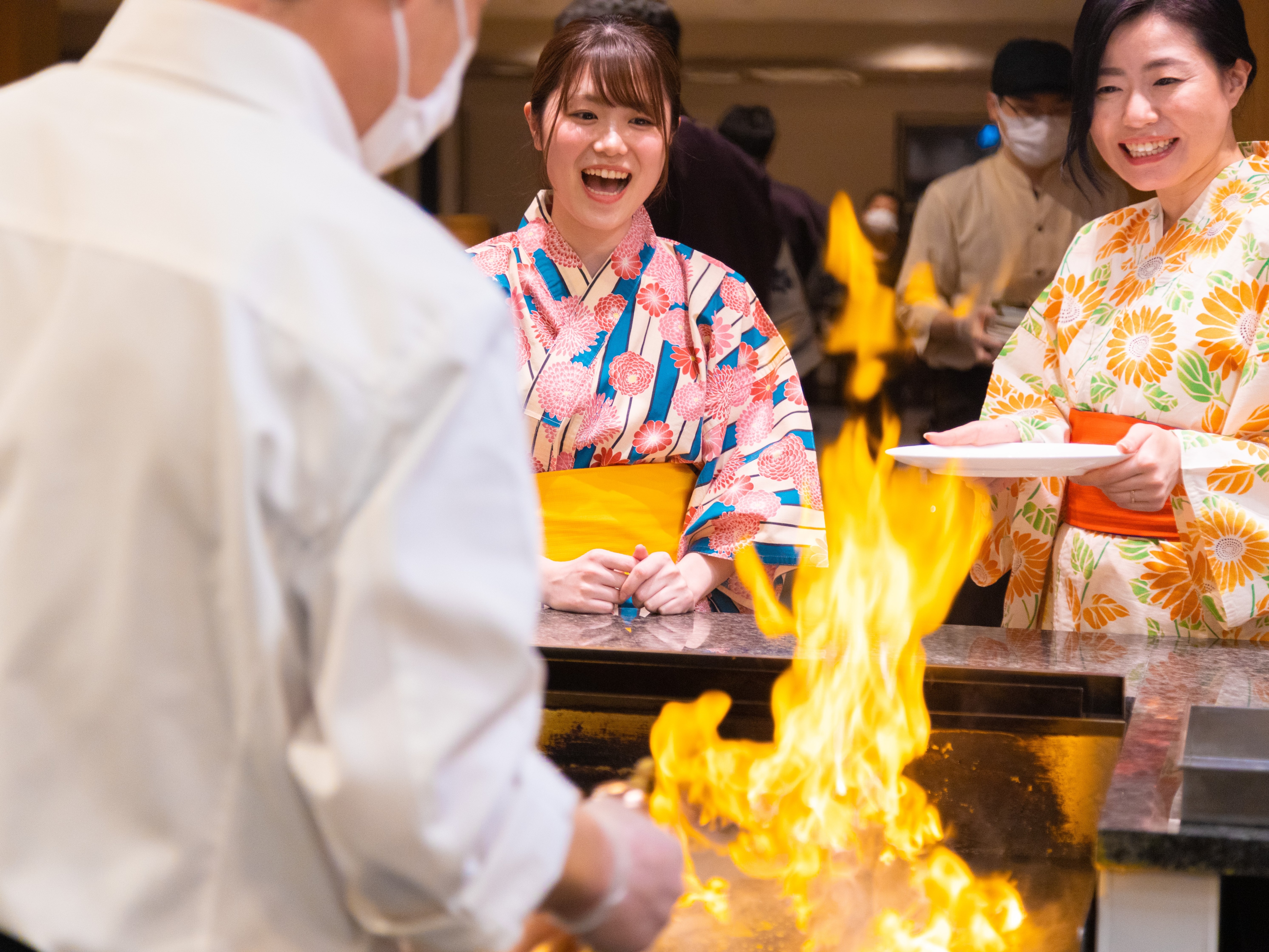 フランベで焼き上げる和牛ステーキ