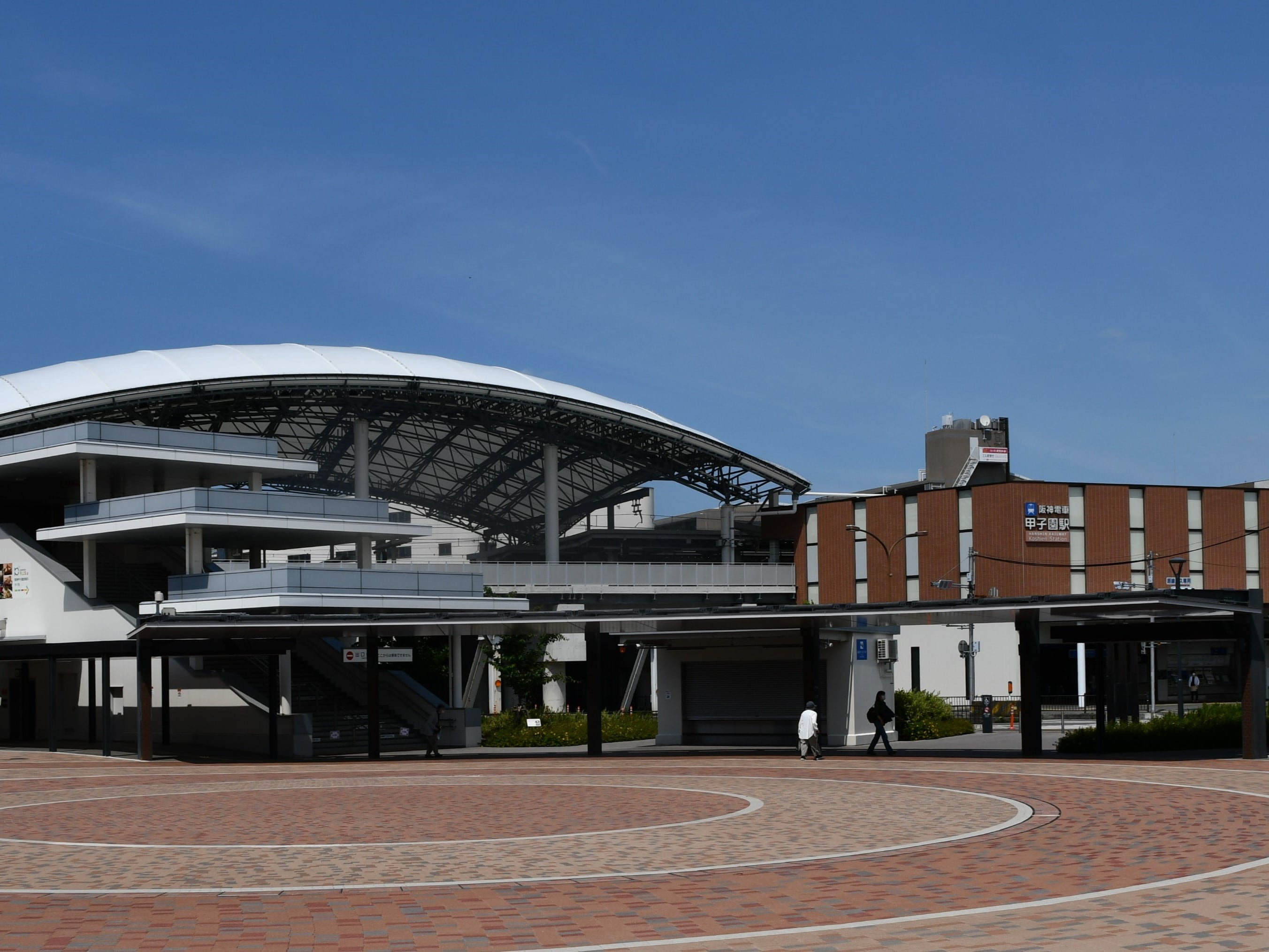 甲子園駅：香櫨園駅⇔甲子園駅は電車で約10分