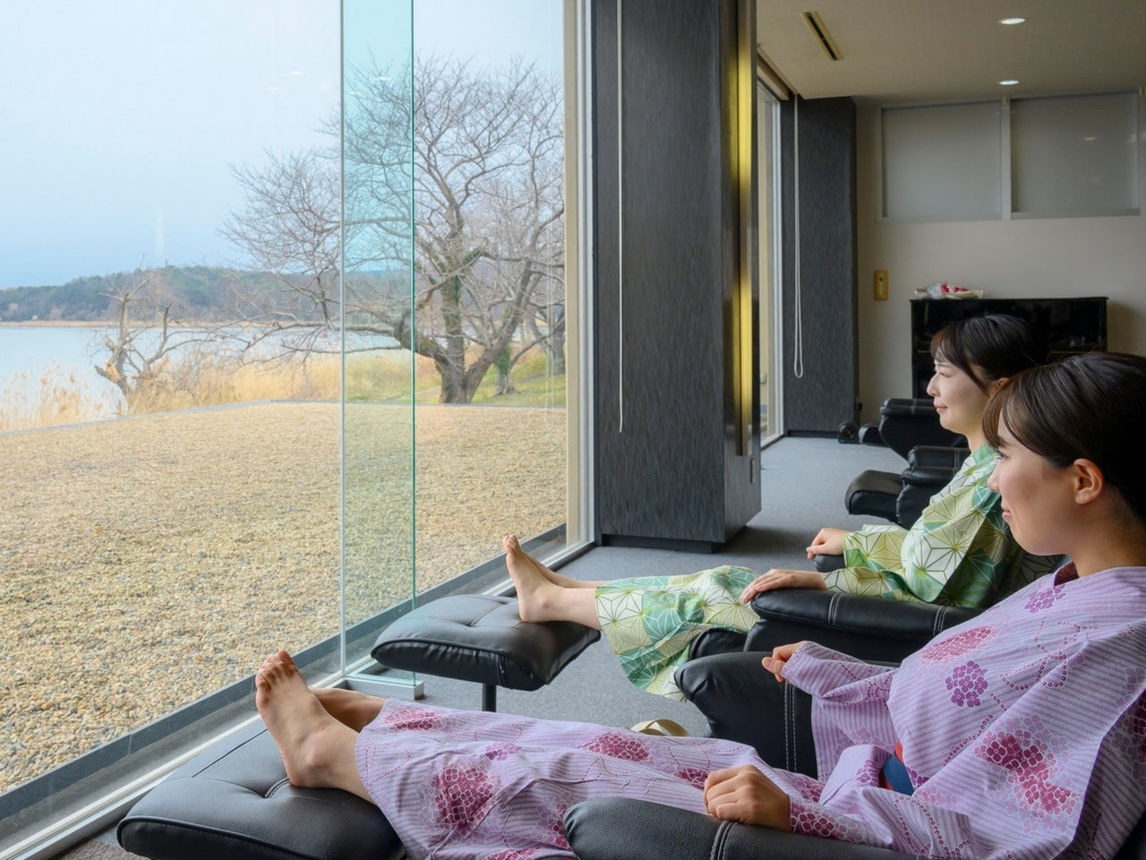 客室にてご利用いただきます浴衣はロビーにてご用意しております。