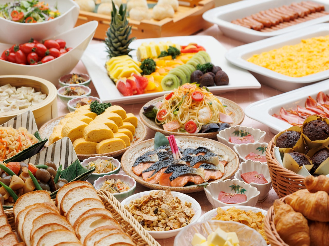 和洋食30種類のバイキング