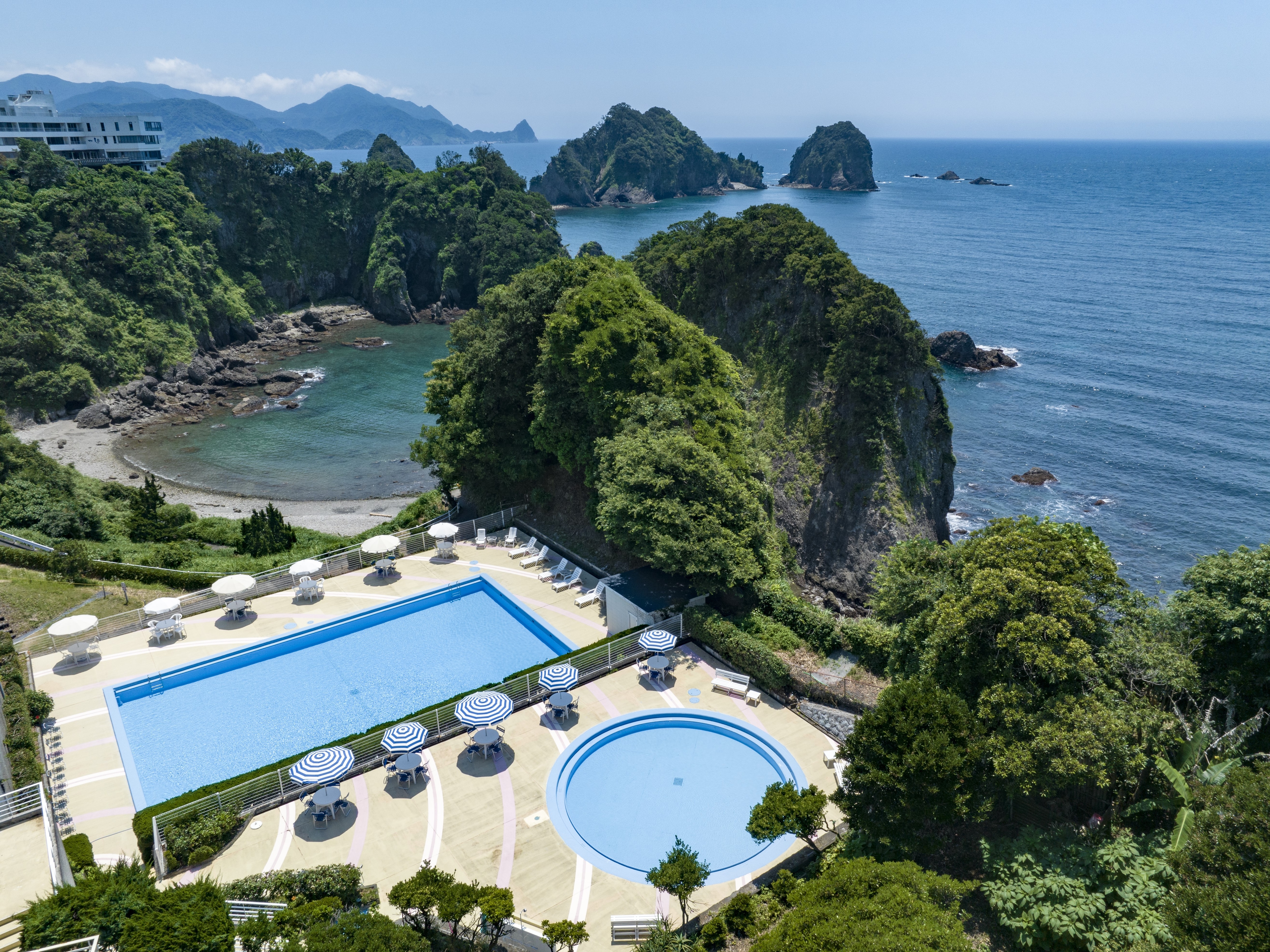 【夏季限定】屋内・屋外プール＆徒歩圏内に海岸あり