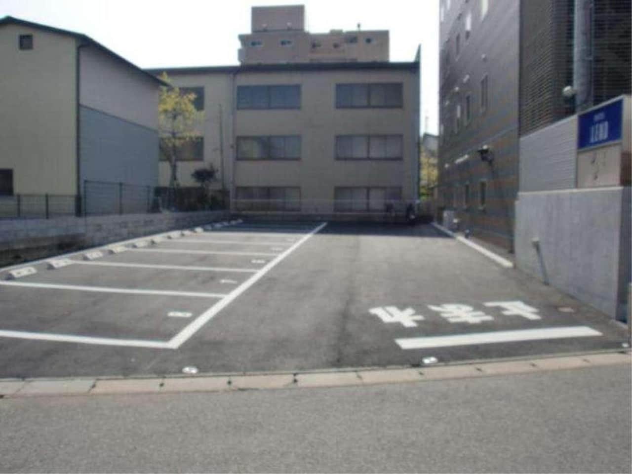 駐車場 1泊1台 1,200円(税込)満車の場合には近隣のコインパーキングをご案内いたします。