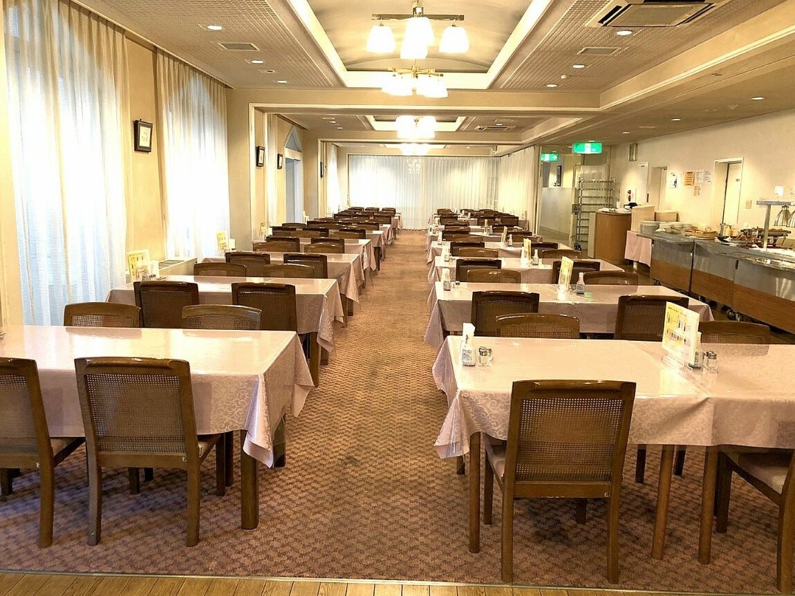 レストラン「メイプル」