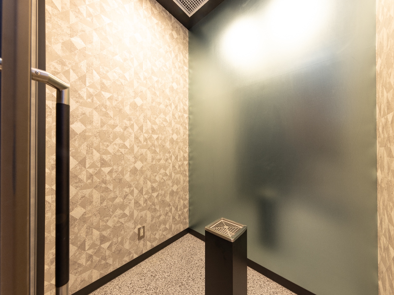 【喫煙ブース】