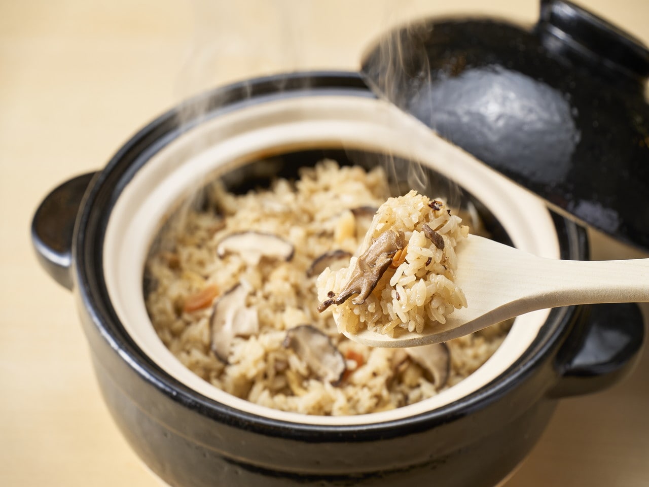 季節の地野菜の出汁炊き込みご飯