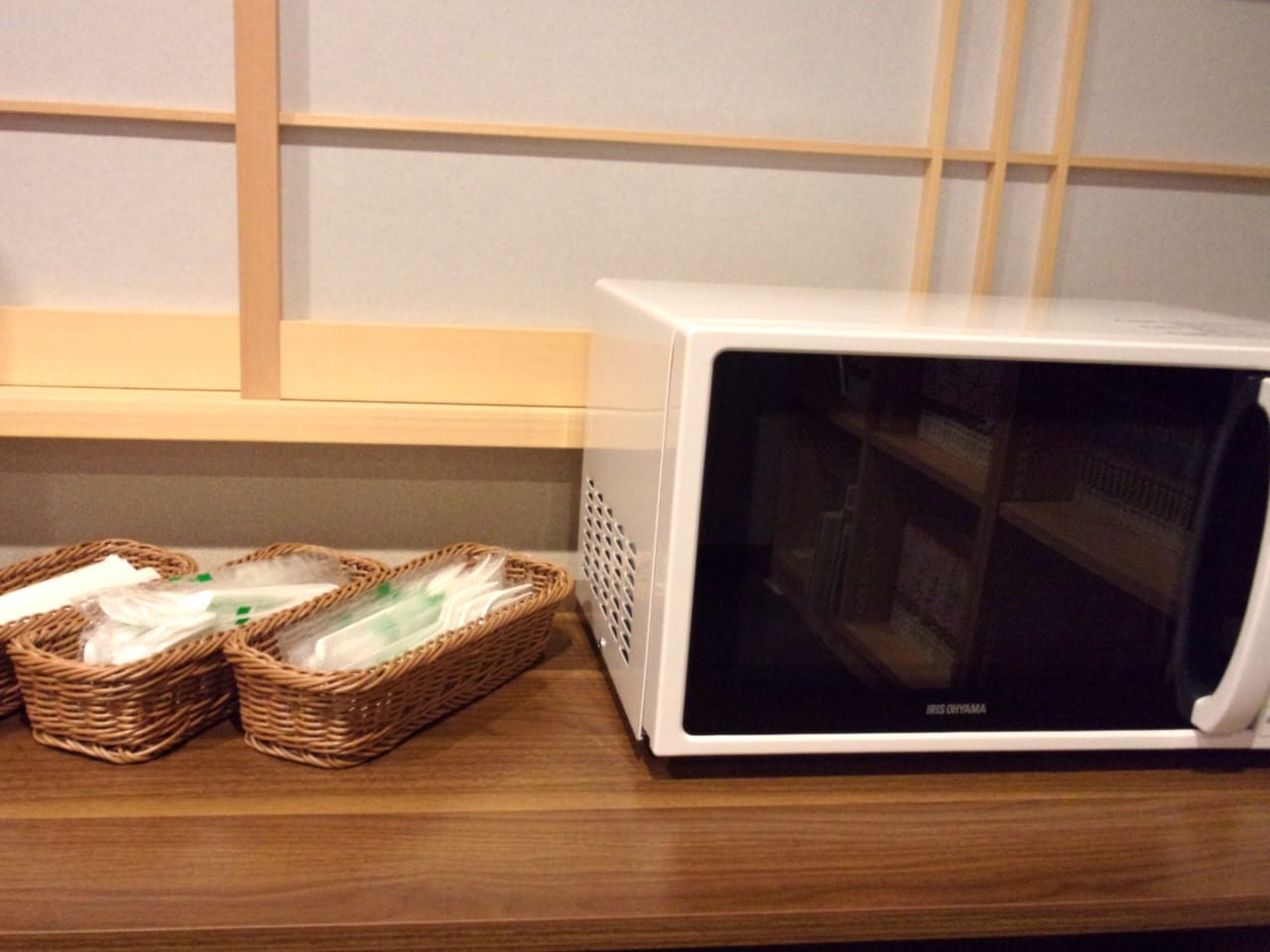 電子レンジと使い捨てカトラリー