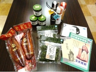 人気の土佐の味と坂本龍馬グッズ