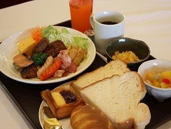 朝食