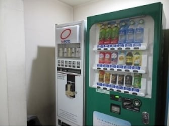 アルコール・ソフトドリンク自販機完備