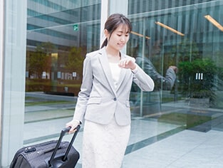 出張を控える女性必見！