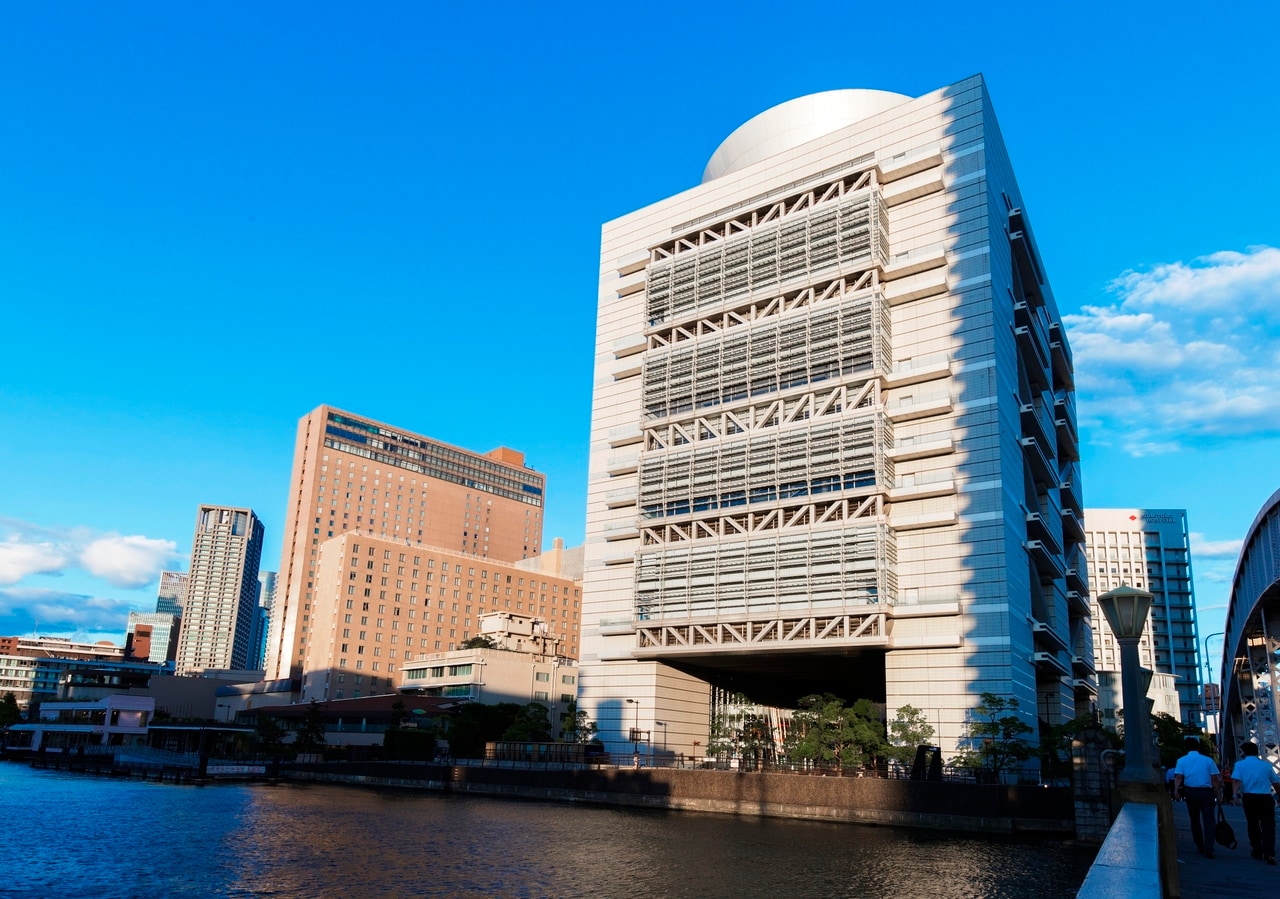大阪国立会議場画像