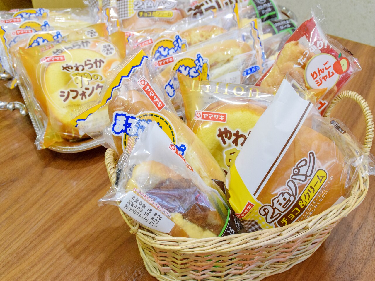 軽朝食・菓子パン無料サービス！
